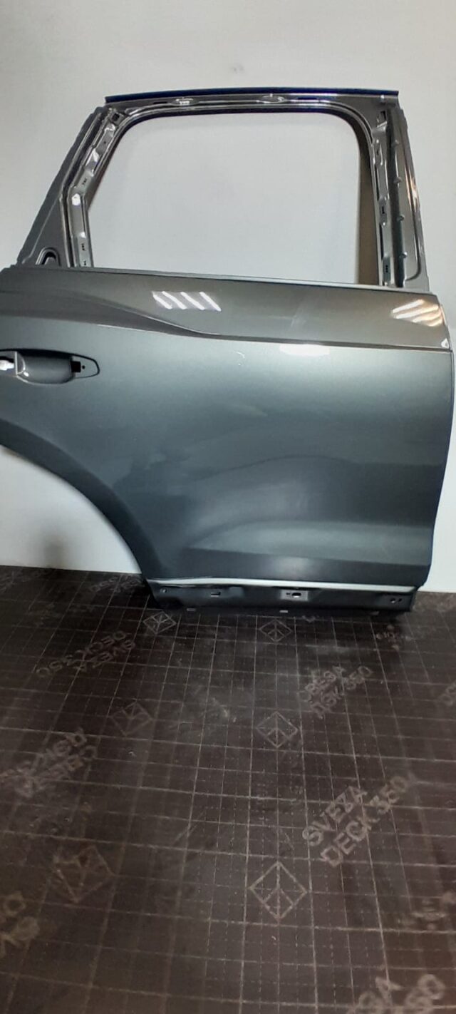 Дверь Зад Прав Audi Q3 F3 83F833052A б/у