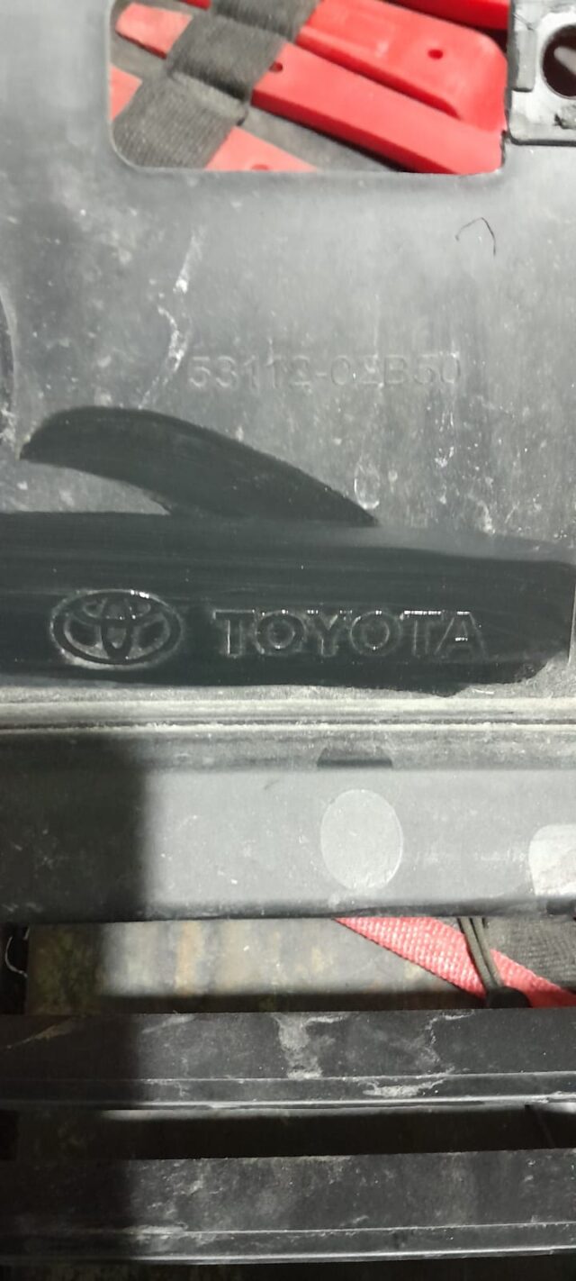Решетка бампера Перед Toyota Corolla 210 TOYOTA 5311202B50 б/у