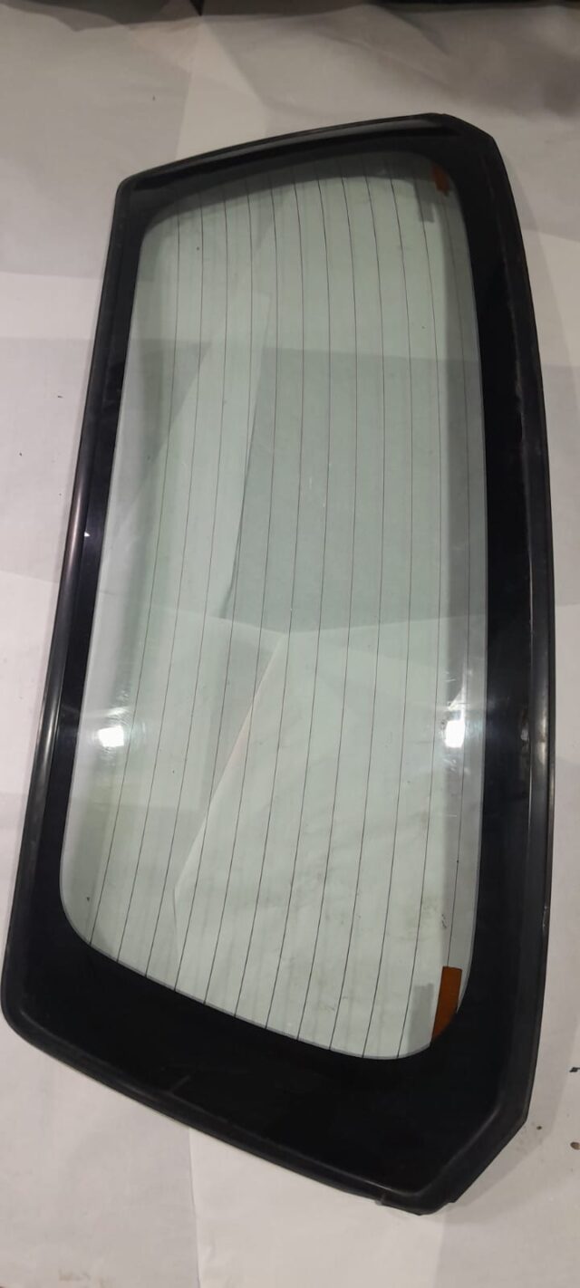 Стекло заднее Nissan Wingroad 2002-2008 WFY11 NISSAN 90300WE000 б/у