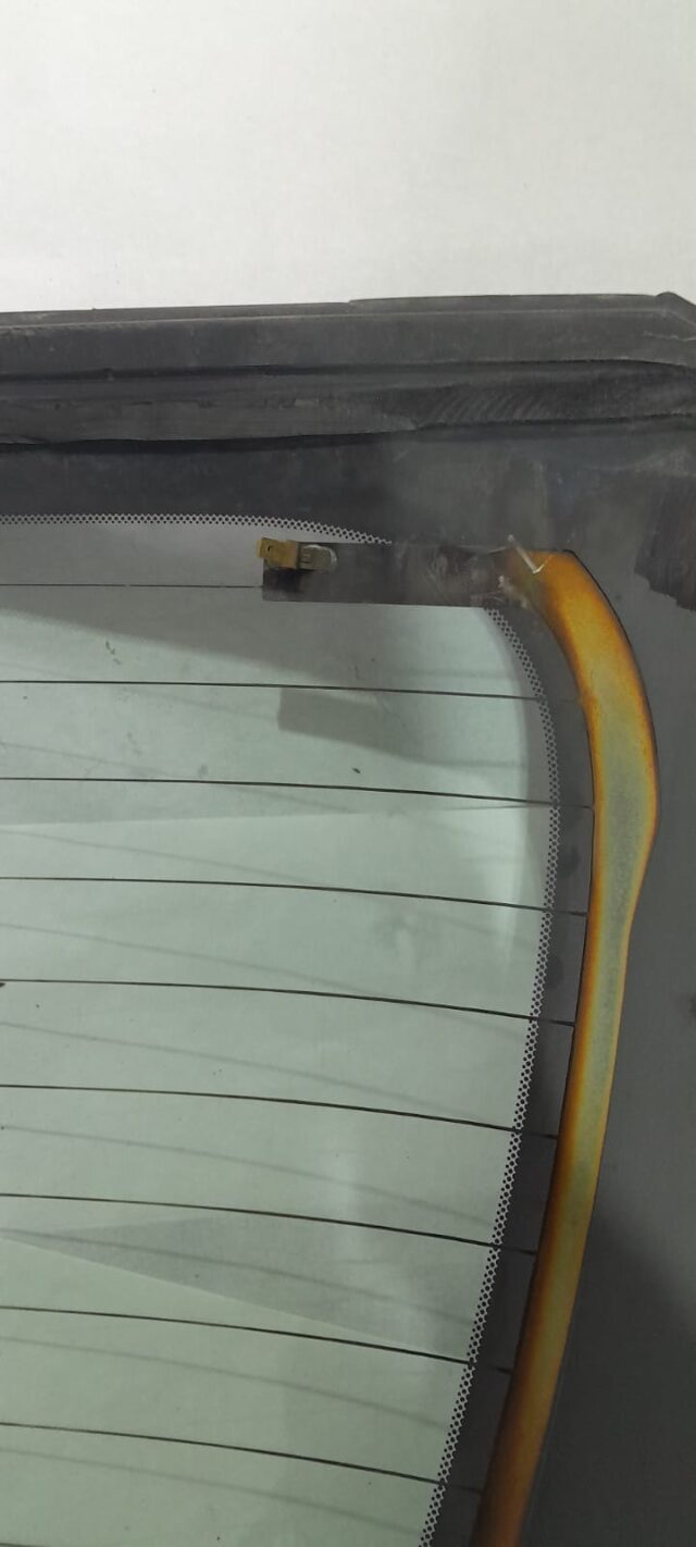 Стекло заднее Nissan Wingroad 2002-2008 WFY11 NISSAN 90300WE000 б/у