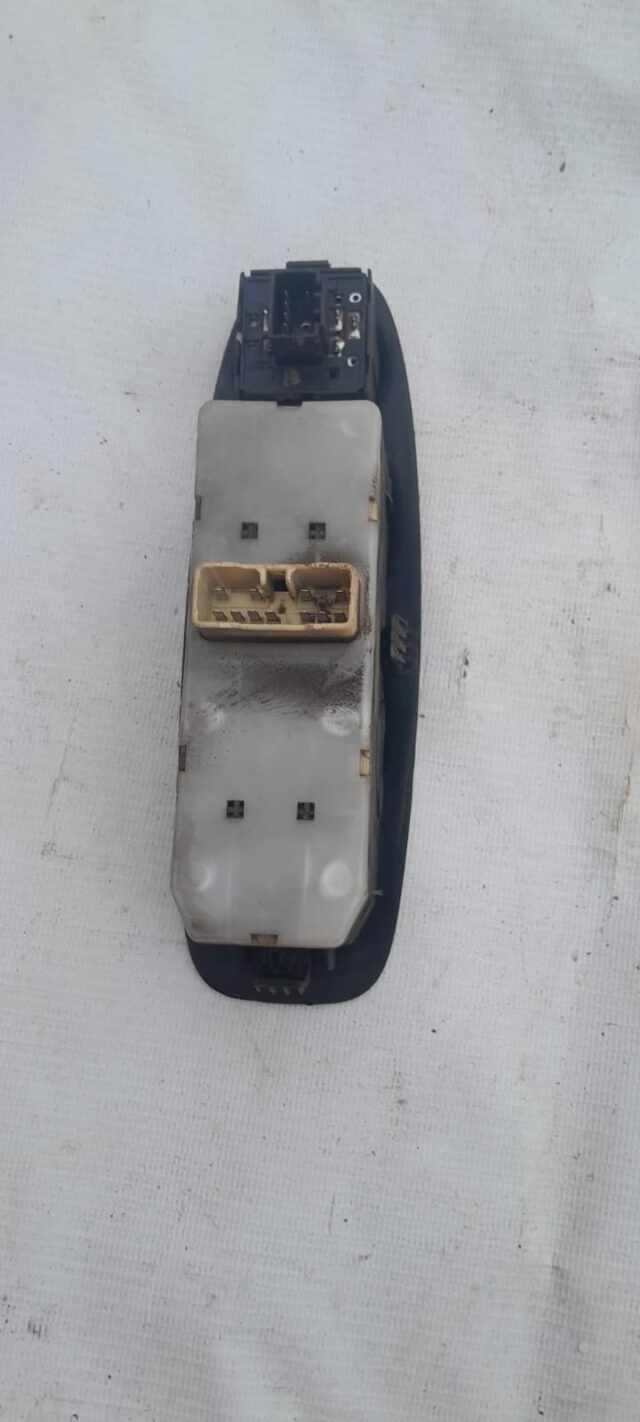 Блок управления стеклоподъемниками Hyundai Accent 9357025000YN б/у
