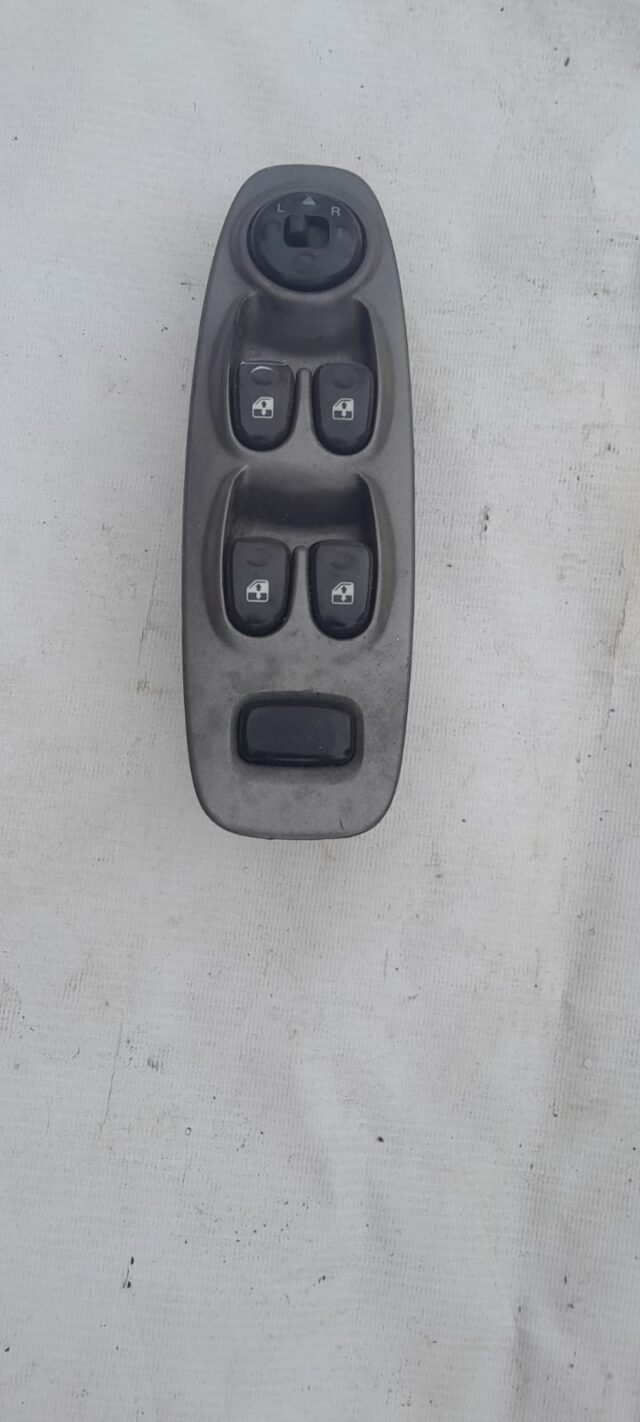 Блок управления стеклоподъемниками Hyundai Accent 9357025000YN б/у