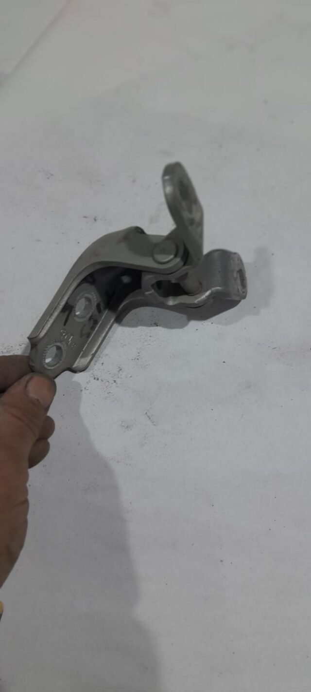 Петля двери Перед Прав HYUNDAI TUCSON 793202E000 б/у