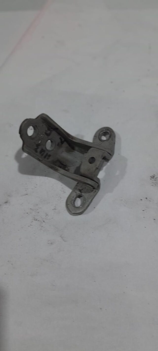 Петля двери Перед Прав HYUNDAI TUCSON 793202E000 б/у