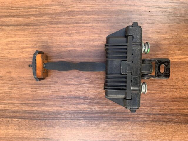 Ограничитель двери Зад Лев BMW X5 E70 51227141033 б/у